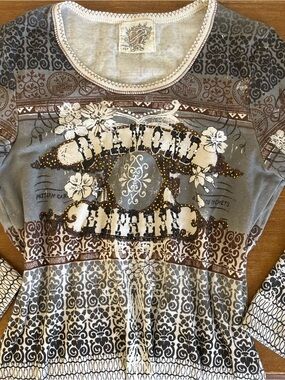 Y2K Skinny Minnie Grey Graphic Long-Sleeve Floral Tee with Gold Stud Accents